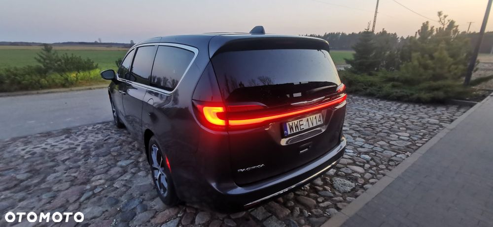 Chrysler Pacifica - 16