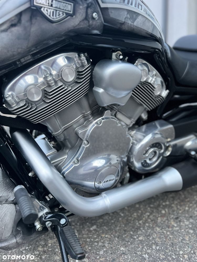 Harley-Davidson V-Rod Muscle - 37