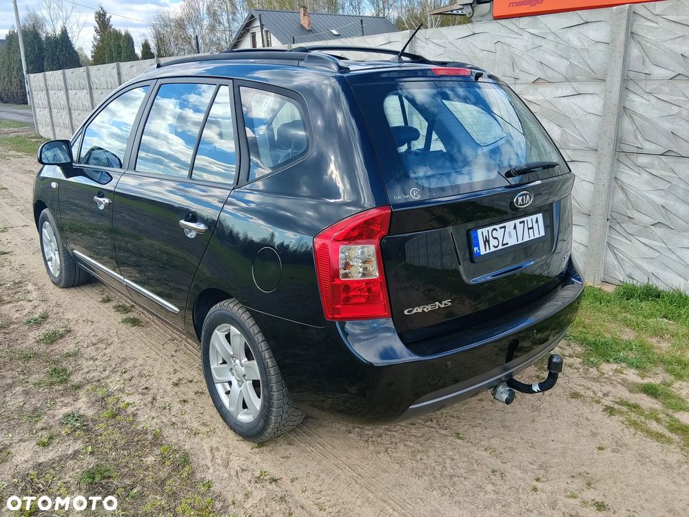 Kia Carens - 4