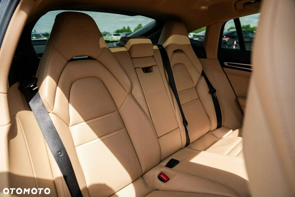Porsche Panamera 4 E-Hybrid Platinum Edition - 29