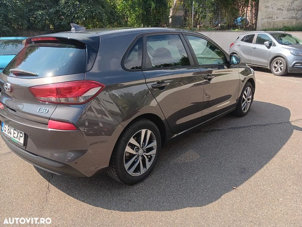 Hyundai i30 1.4 100CP 5DR M/T Classic - 2