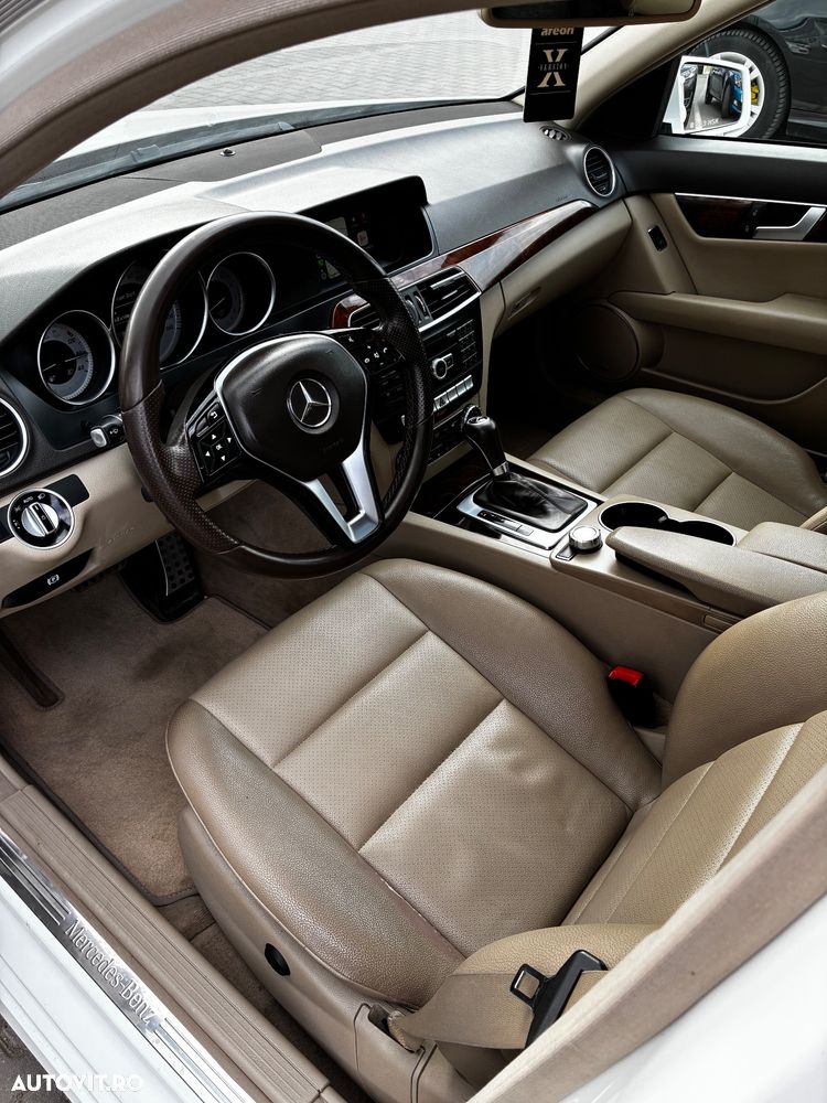 Mercedes-Benz C 250 CGI BlueEFFICIENCY - 9