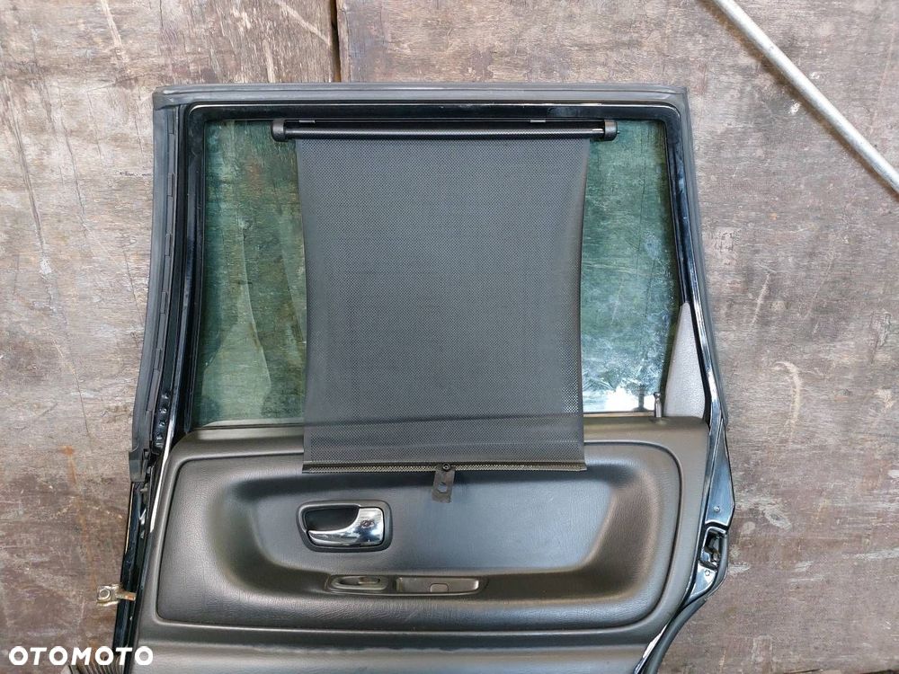 DRZWI KOMPLETNE PRAWY TYŁ VOLVO V70 I 019-26 - 2