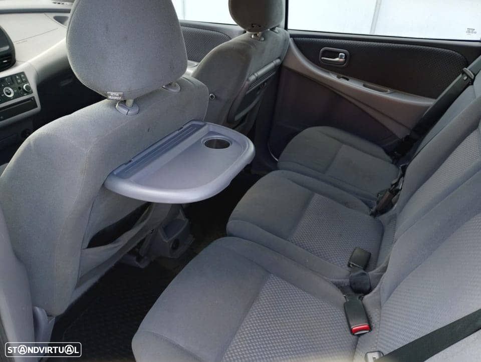 Nissan Almera Tino - 3