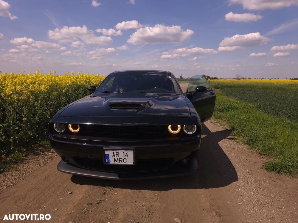 Dodge Challenger - 1