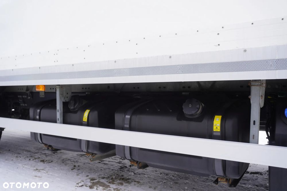 Renault D280 16T / kontener 18 palet / Winda - 8