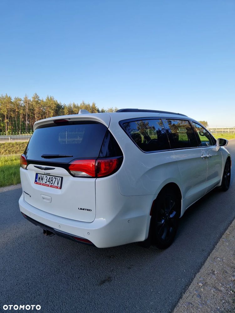 Chrysler Pacifica - 29