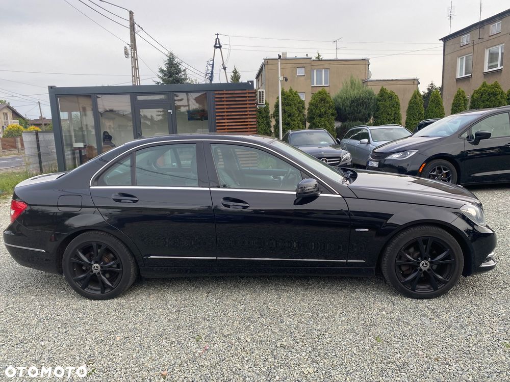 Mercedes-Benz Klasa C 180 CGI Automatik BlueEFFICIENCY Avantgarde - 16