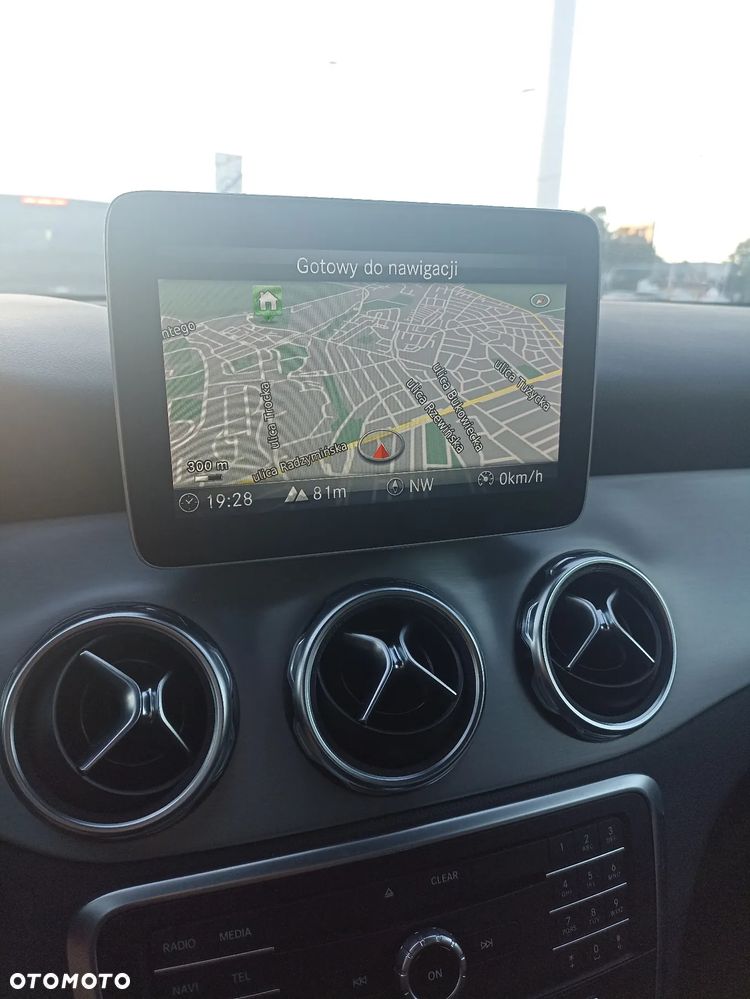 Mercedes-Benz GLA 200 7G-DCT AMG Line - 13