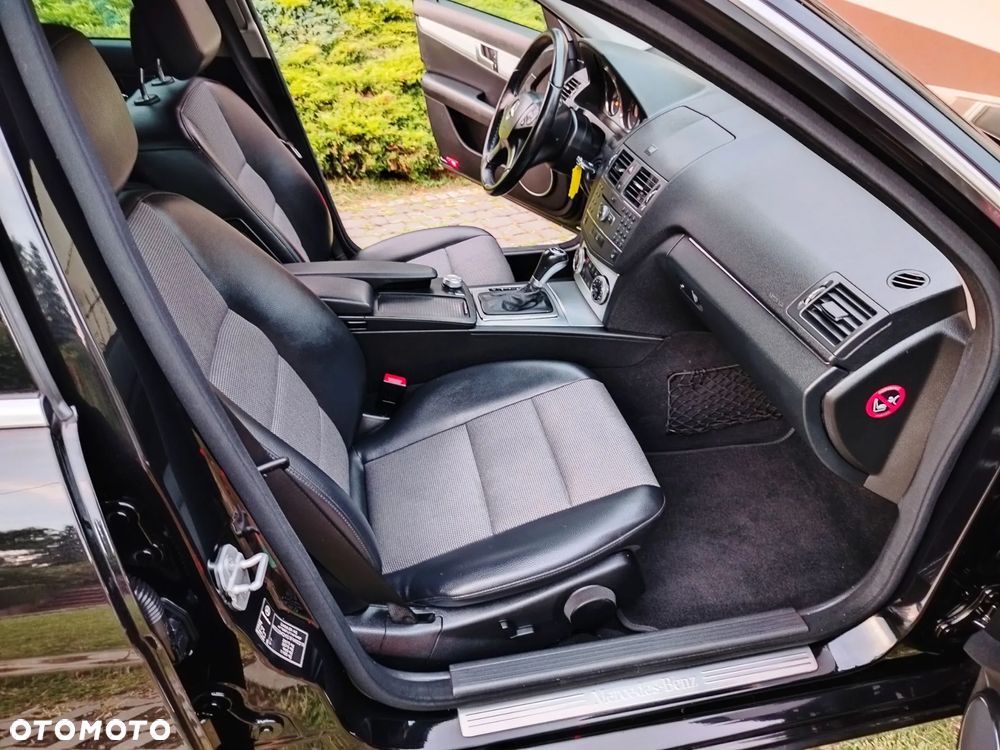 Mercedes-Benz Klasa C 180 T Kompressor Automatik BlueEFFICIENCY Avantgarde - 33