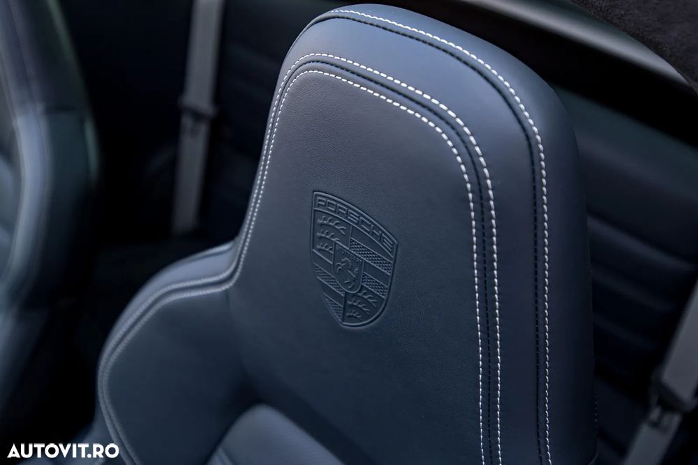 Porsche 911 4 GTS PDK - 30