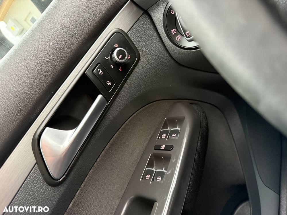 Volkswagen Touran 2.0 TDI DPF BlueMotion Technology DSG Comfortline - 15