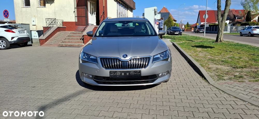 Skoda Superb 2.0 TDI Premium Edition - 2