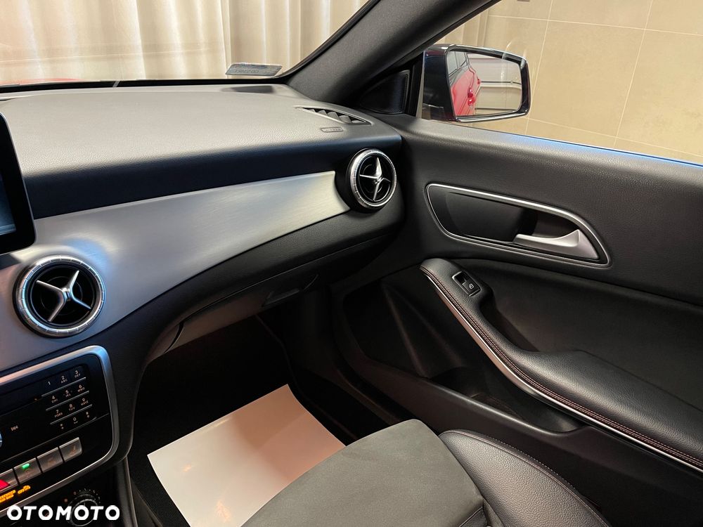 Mercedes-Benz CLA 200 7G-DCT AMG Line - 28