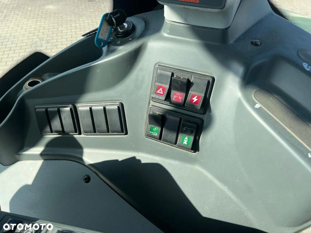 Claas AXION 810 - 11