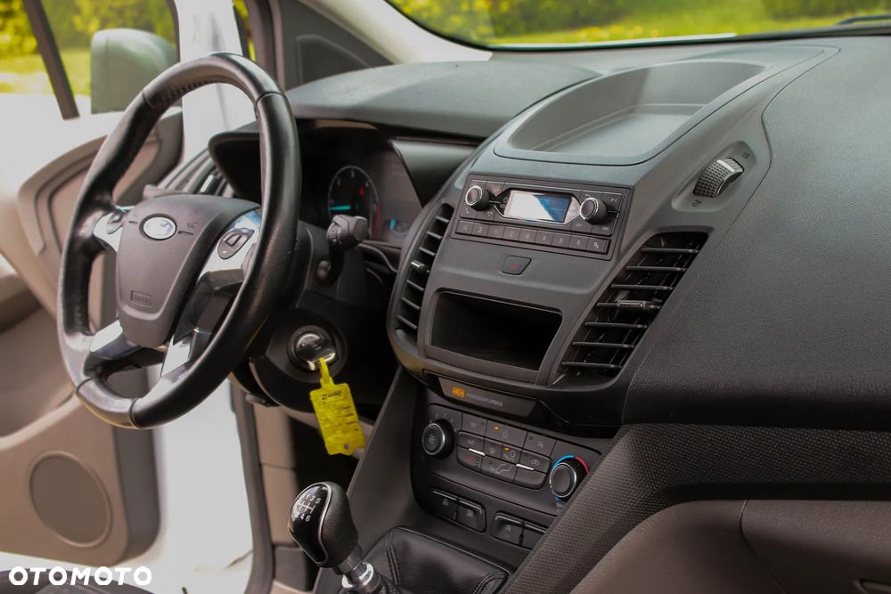 Ford Connect MAX - 24