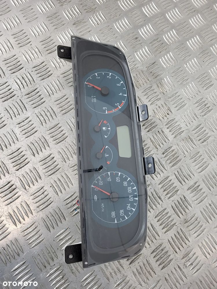 Nissan Terrano II Lift 2.7 3.0 Licznik - 12