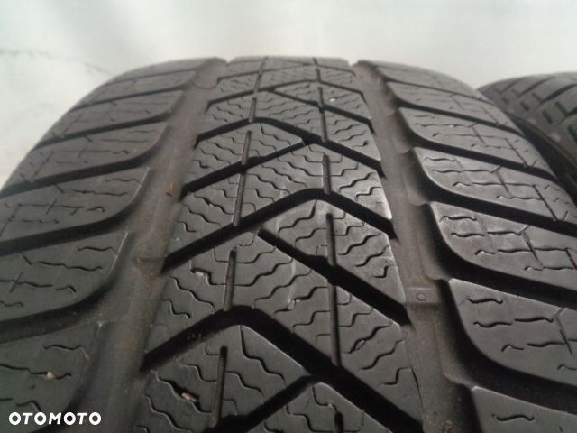 PIRELLI WINTER SOTTOZERO 3 225/45R18 95V XL - 3