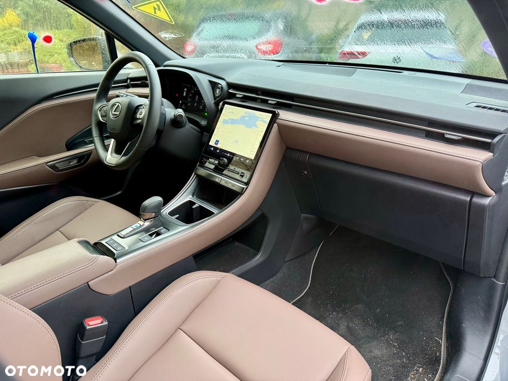 Lexus LBX FWD Emotion - 24