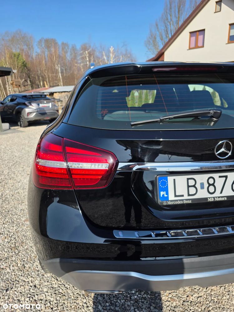 Mercedes-Benz GLA - 8