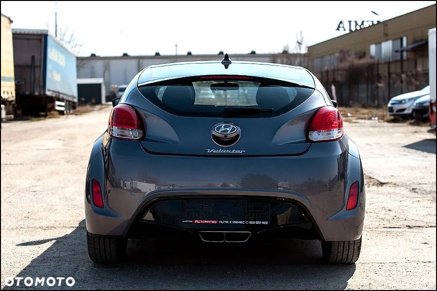 Hyundai Veloster - 8