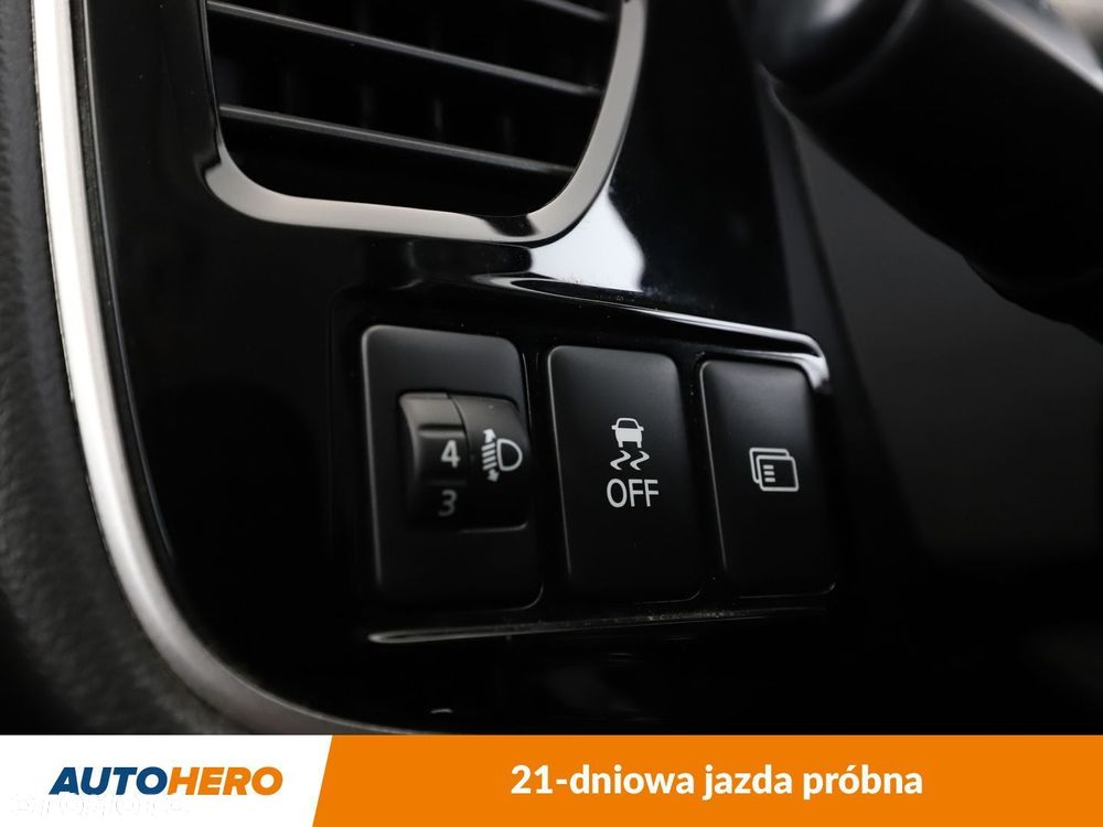 Mitsubishi Outlander - 32