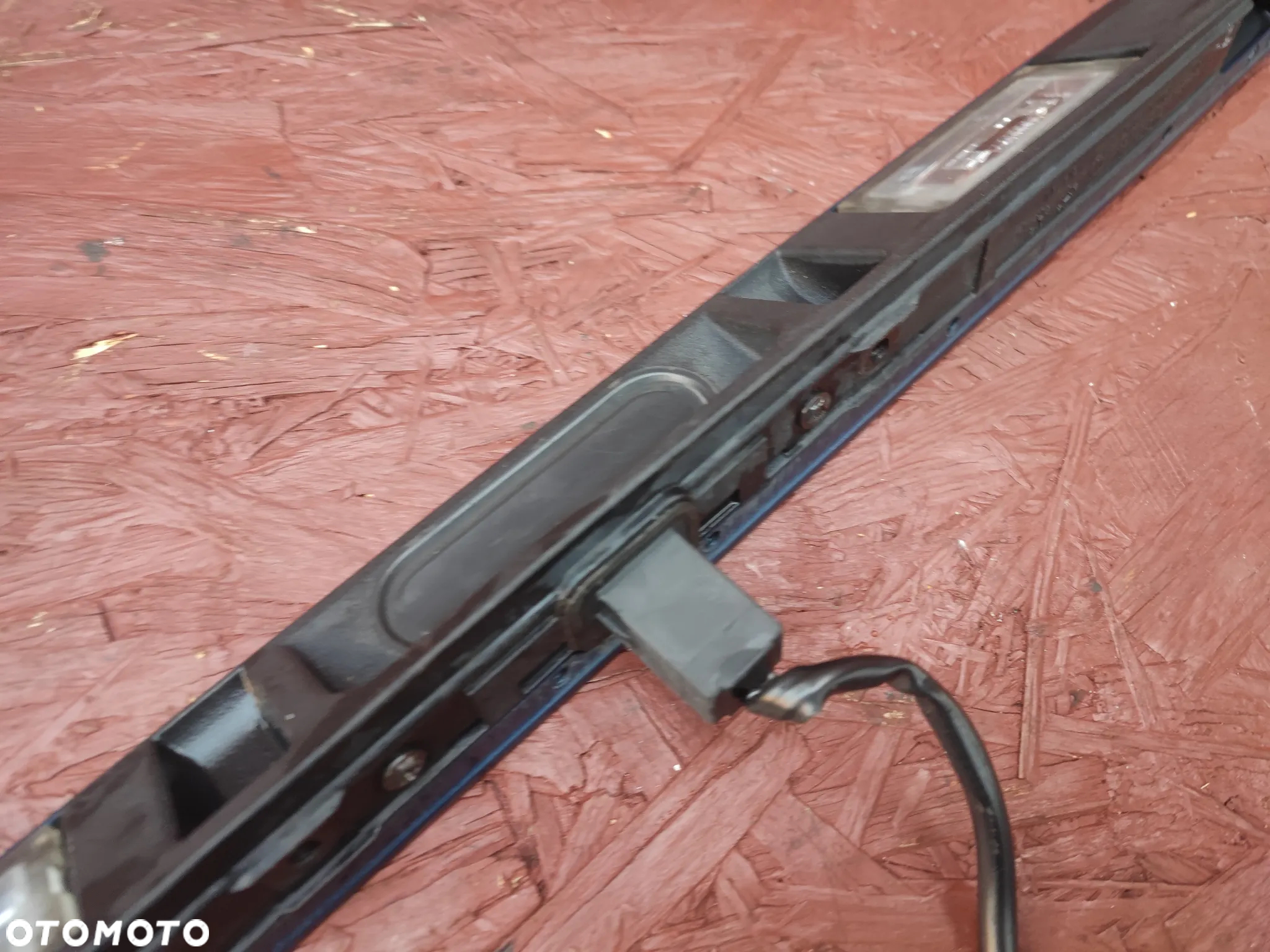 BMW E46 COUPE LIFT ORYGINALNA BLENDA PODŚWIETLENIA TABLICY REJSTRACYJNEJ / LISTWA / MIKROSTYK KOLORZE A07 MYSTICBLAU METALIC W BARDZO DOBRYM STANIE O NR.  51 13 0 403 478 OEM - 4