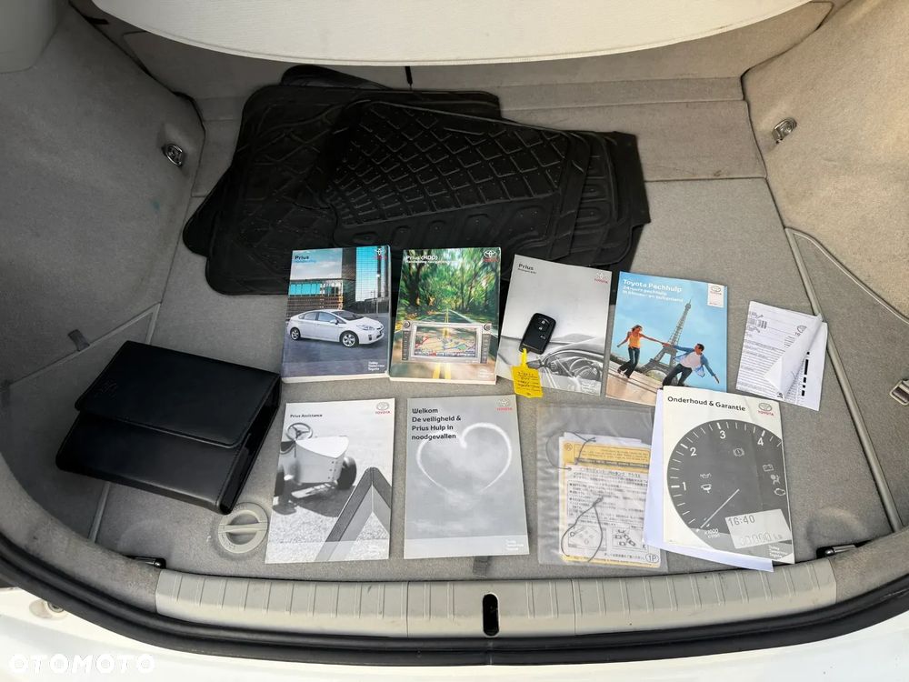 Toyota Prius (Hybrid) Executive - 37
