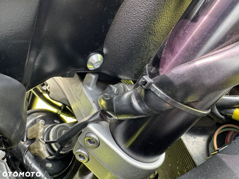 Yamaha R6 - 12