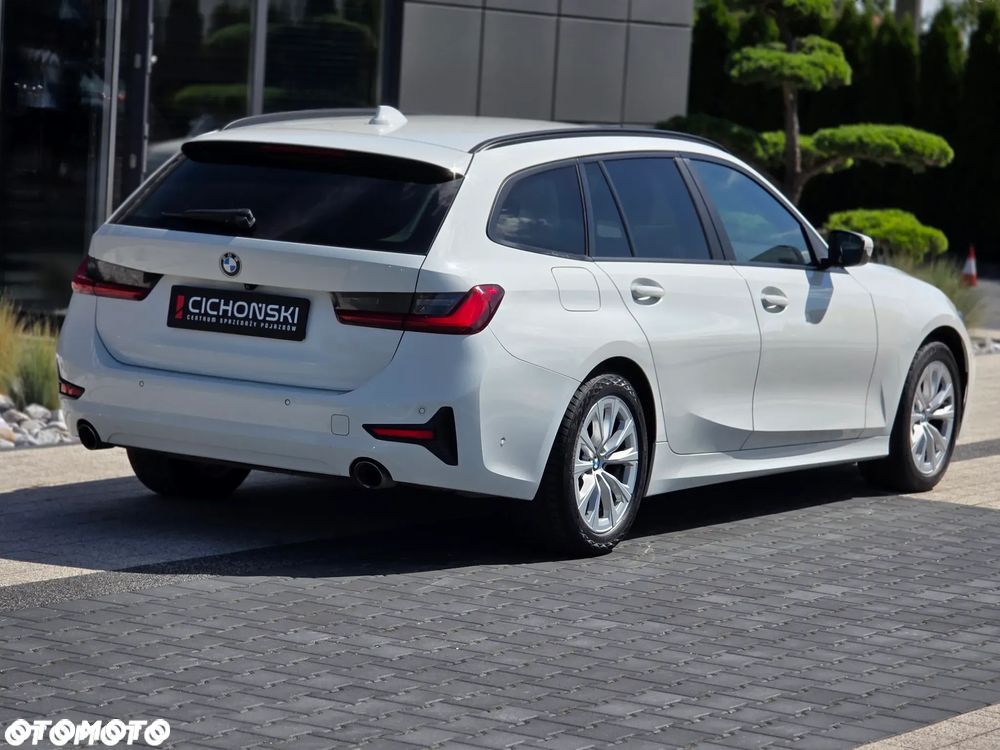 BMW Seria 3 318i Sport - 33