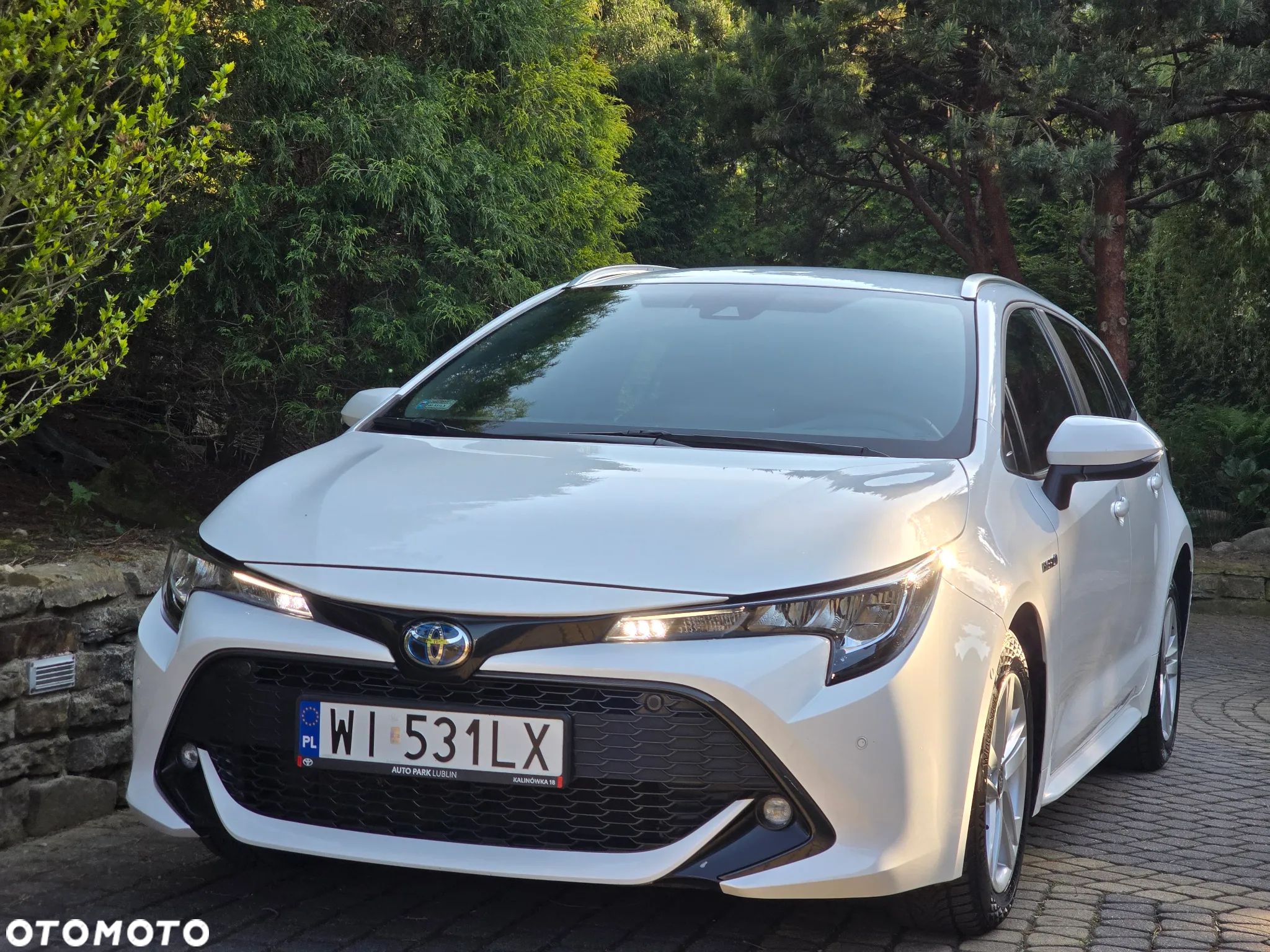 Toyota Corolla 1.8 Hybrid Comfort - 1