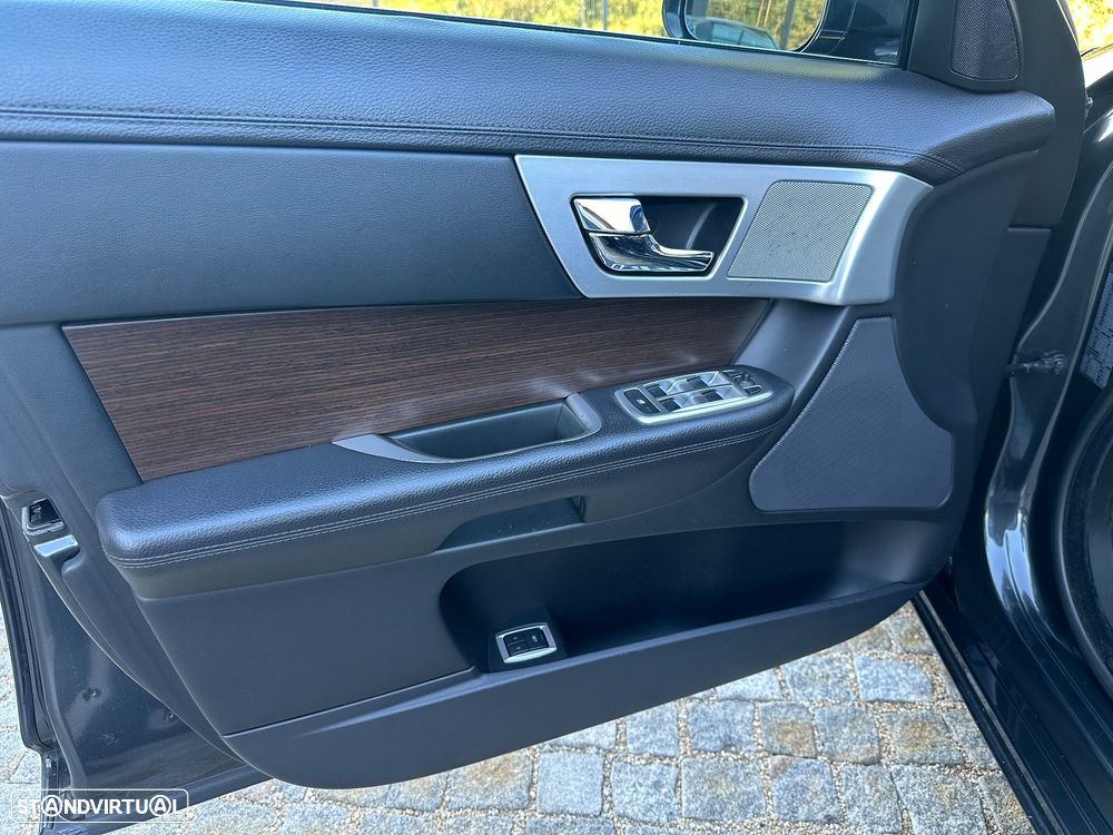 Jaguar XF 2.2 D Premium Luxury - 9