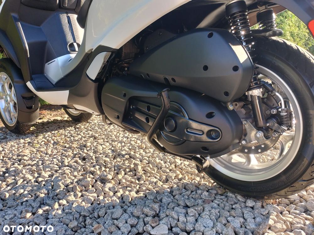 Piaggio MP-3 - 9