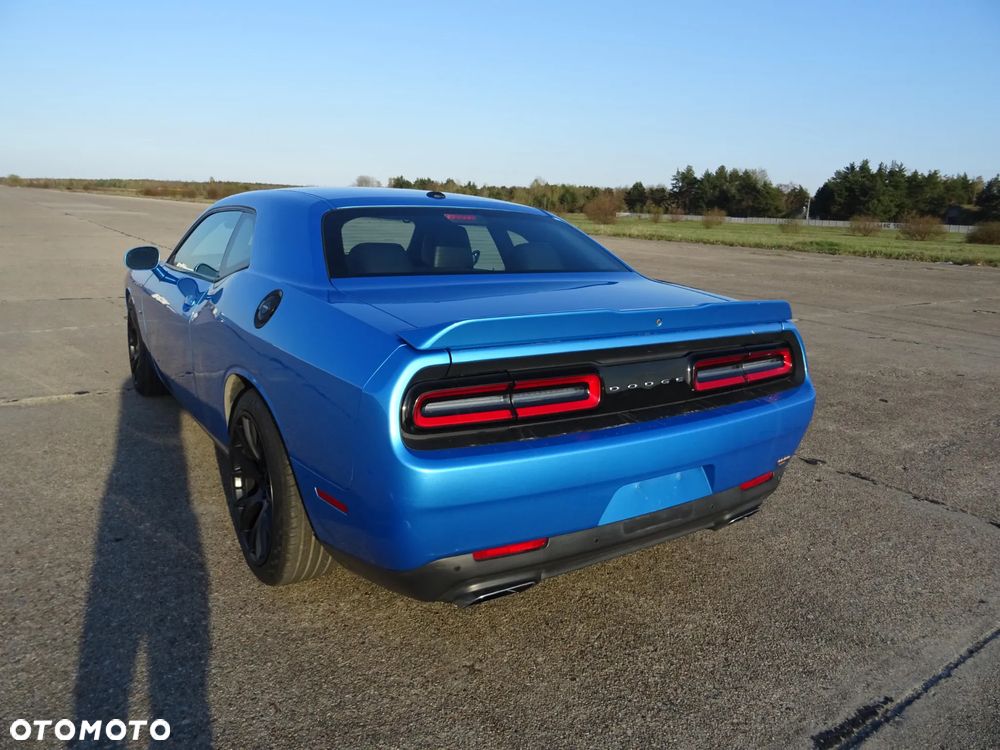 Dodge Challenger - 11
