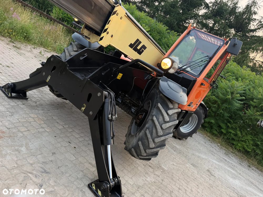 JLG 3614RS CAT Ładowarka Teleskopowa Dźwig Zwyżka 14 metrów wysuw. Udźwig 4 tony. Widły. Silnik DEUTZ TuRBO. 110KM. Maszyna jak Nowa z Norwegii Pracowała w Urzędzie Komunalnym.  DEKRA BMWT. skręt 3 tryby 4 koła KRAB. Auto-poziomowanie!  Zero luzów wycieków jak Nowa z salonu. Małe Gabaryty maszyny a potężny zasięg i udzwig! Skrzynia Hydrostatic 3 biegi. Zmiana na Pokrętle przy kierownicy. Wszystko Sterowane z 1 dżojstkika wraz z łapami! OKAZJA. Zero luzów. Ładowarka ma nadzwyczajnie duży prześwit od spodu. Opony jak Nowe! OKAZJA  2017 rok. Niski przebieg 3000mtg - 36