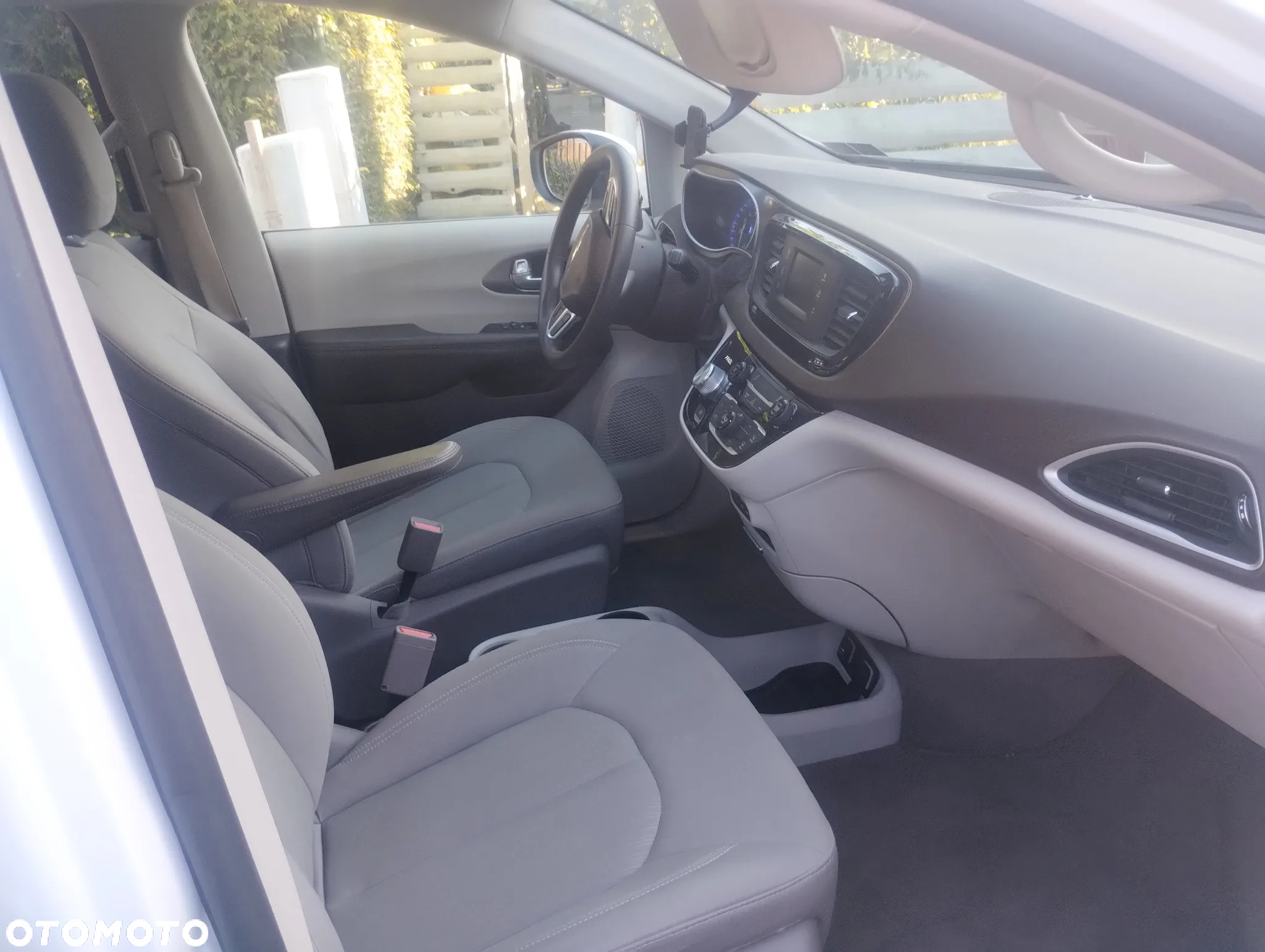 Chrysler Pacifica - 10
