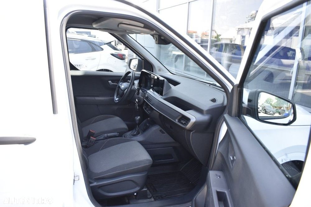 Ford Transit Courier - 31