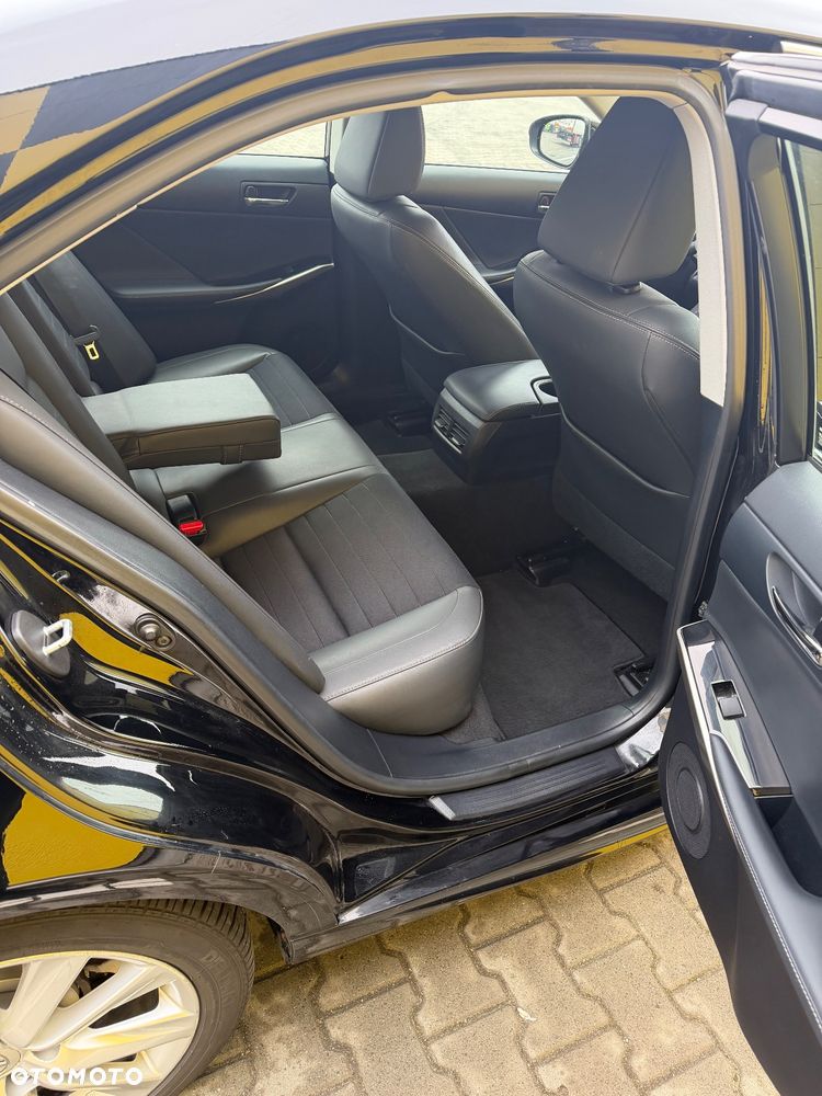 Lexus IS 200t Elegance - 11