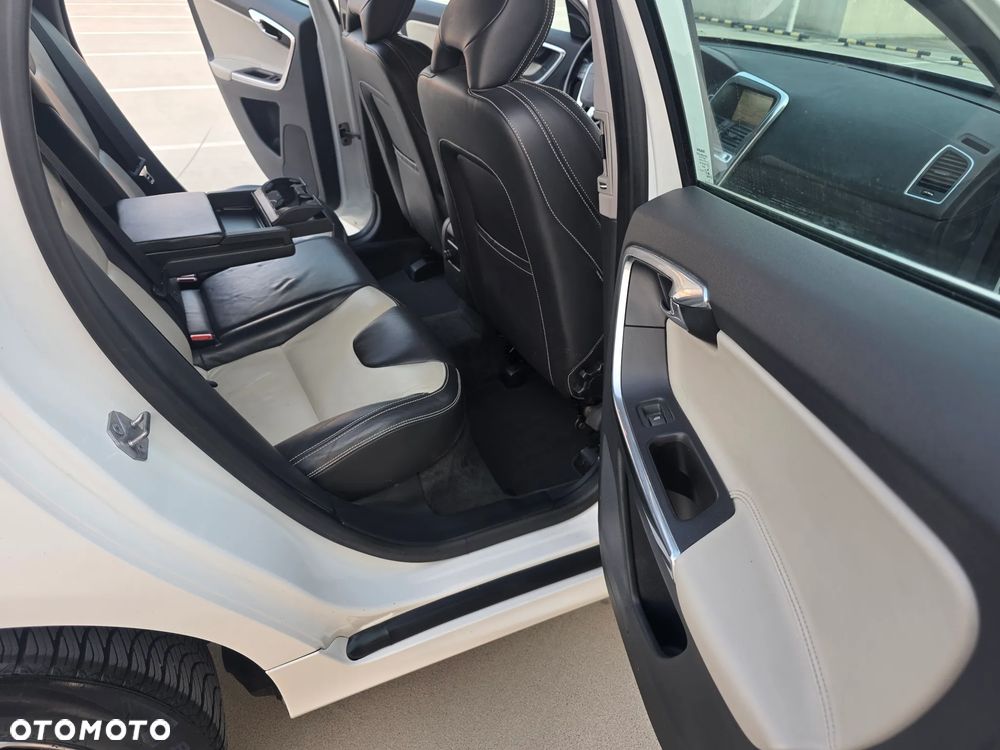Volvo XC 60 D4 Geartronic Summum - 18