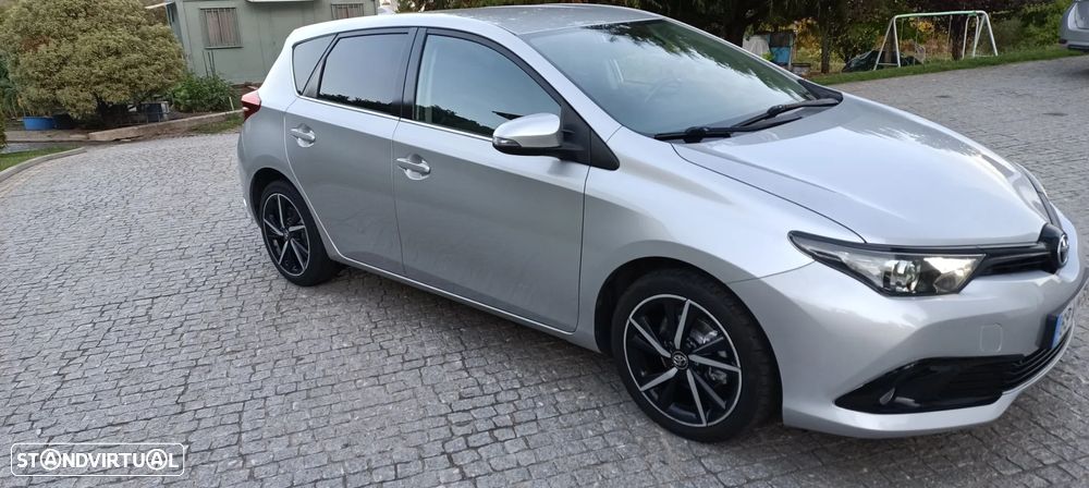 Toyota Auris 1.4 D-4D Com. +P.Techno+P.Sport - 3
