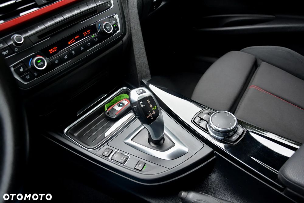 BMW Seria 3 318d Blue Performance Sport Line - 32