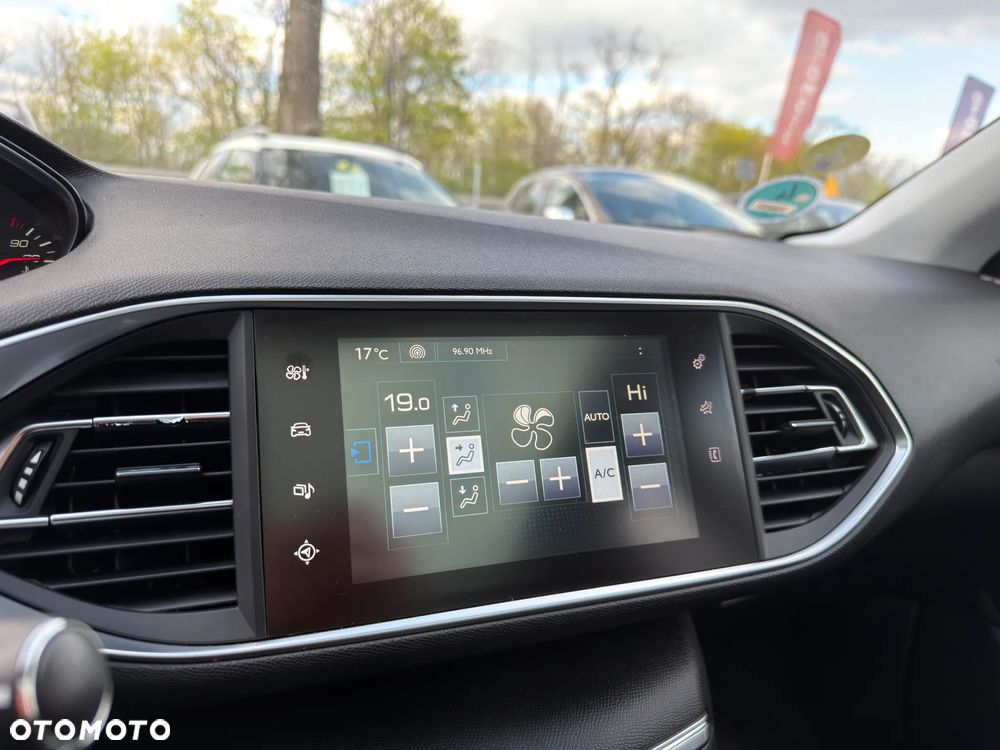 Peugeot 308 1.6 BlueHDi Allure S&S - 32