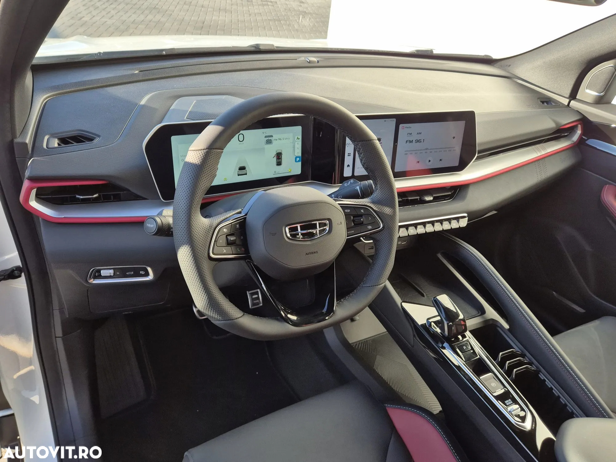 Geely Coolray - 10