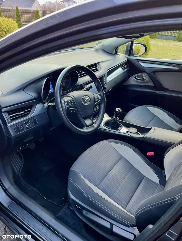 Toyota Avensis - 8