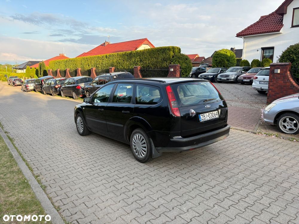 Ford Focus 1.6 TDCi DPF Style - 16