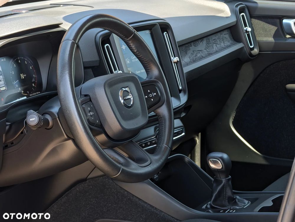Volvo XC 40 T3 Momentum - 22