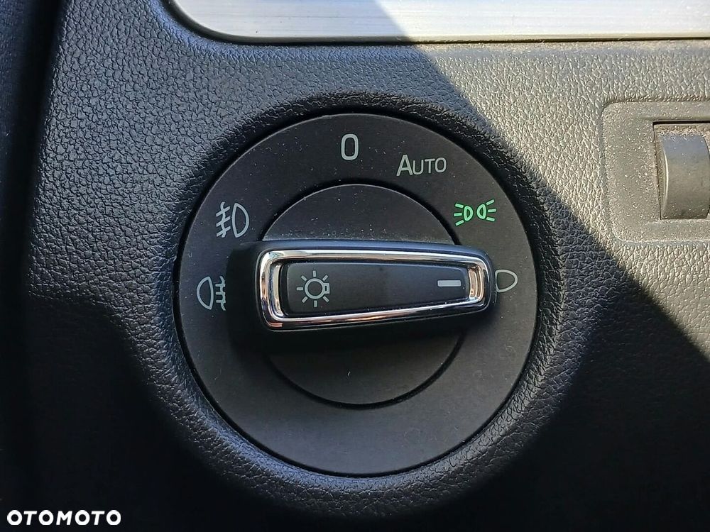 Skoda RAPID 1.6 TDI DPF Ambition - 28