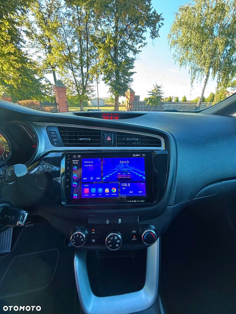 Kia Ceed - 32