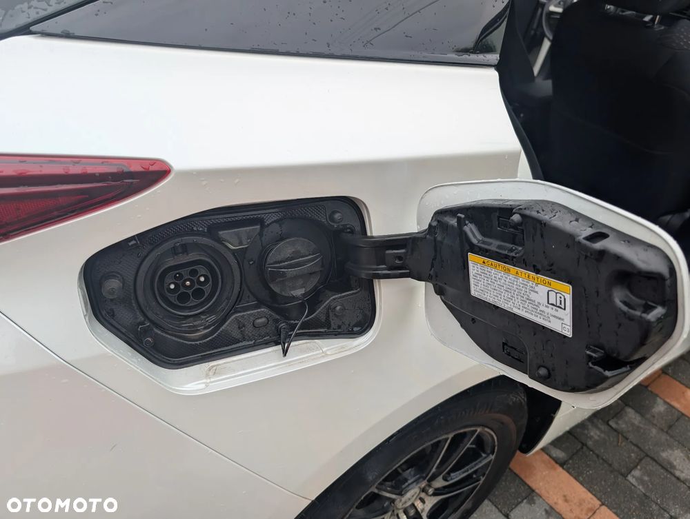 Toyota Prius Hybrid Solar - 18