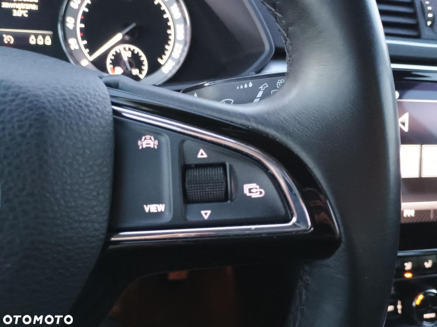 Skoda Superb 2.0 TDI SCR Ambition - 27